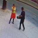 Una trabajadora del un almacén Ara ubicado en la localidad de Bosa, salvó a un menor de edad de un robo.