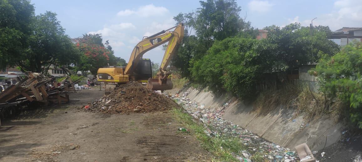 Preocupación en Cali por aparente descuido de canales de aguas lluvias.