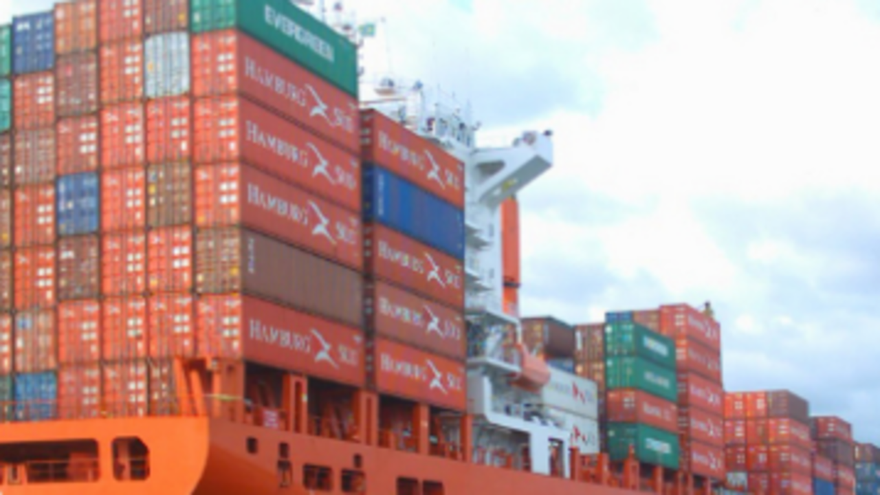 El ministro de Comercio, Industria y Turismo, Sergio Díaz-Granados, recordó que desde julio de 2011, con la reducción a 0% de arancel de más de 3.000 subpartidas correspondientes a materias primas y bienes de capital, se redujeron los costos de la producción nacional.