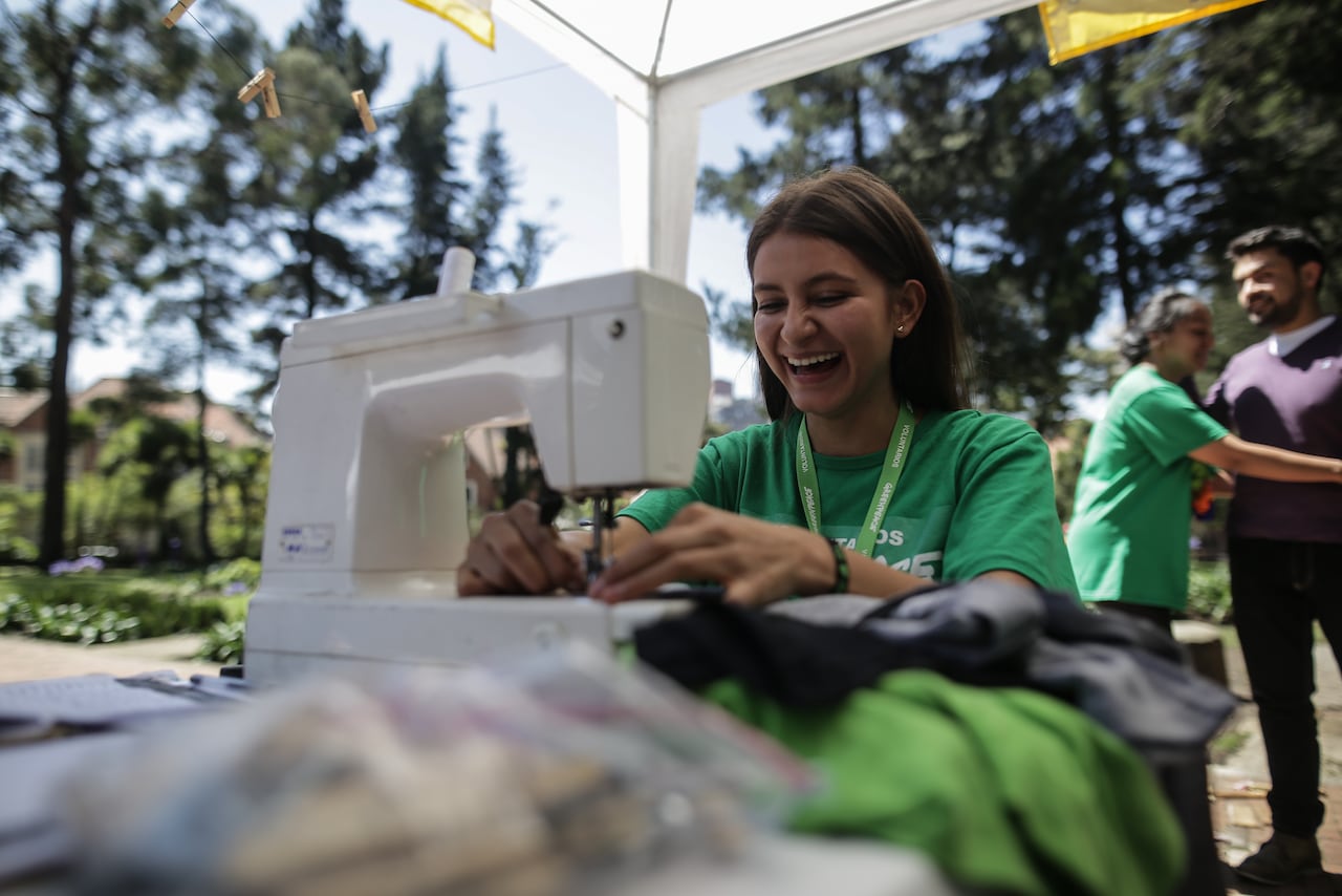 Impacto ambiental de la moda rápida aumenta durante la temporada navideña, alerta Greenpeace