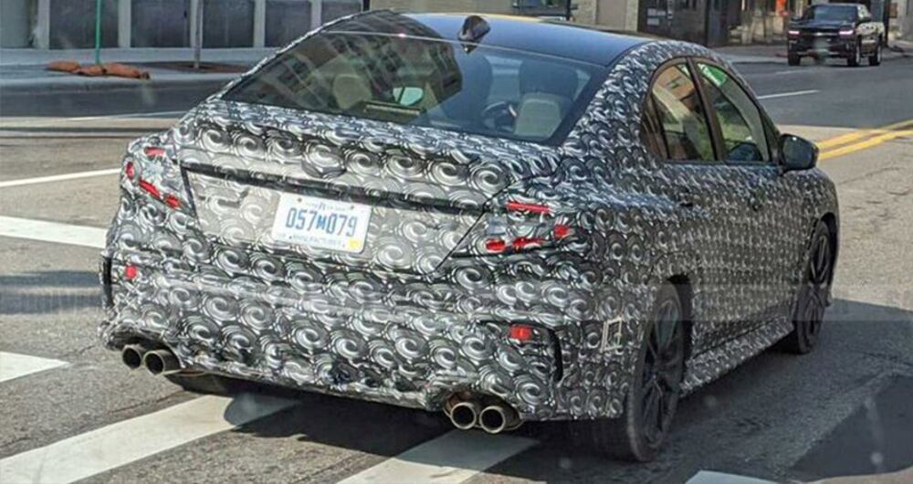 Versión "Teaser" del nuevo Subaru WRX 2022, la cual rodó en estados Unidos a principios de mayo de 2021.