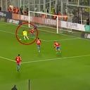 Luis Sinisterra no definió lo que hubiera sido el gol de la victoria.