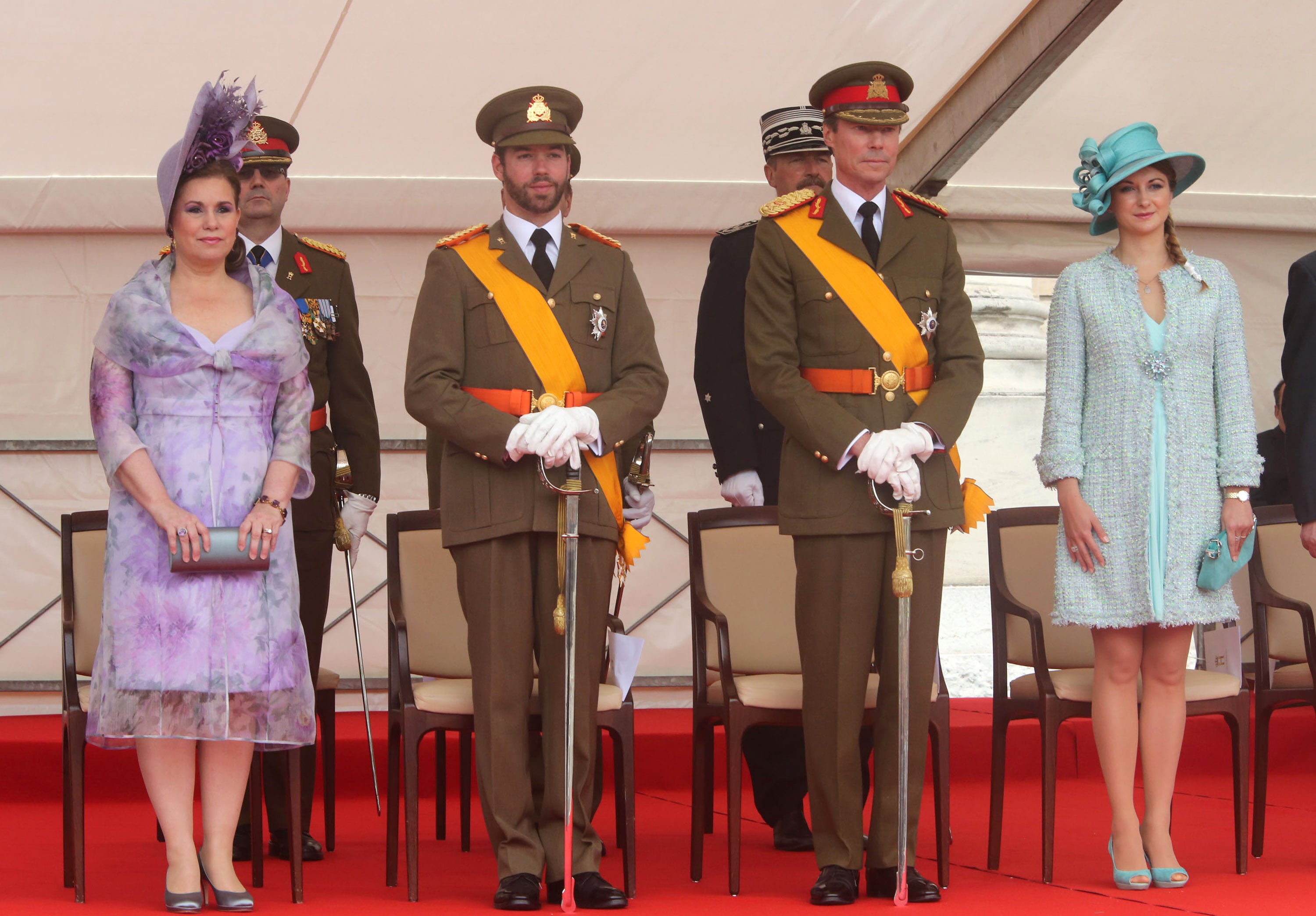 La Gran Duquesa María Teresa de Luxemburgo, el Príncipe Guillaume de Luxemburgo, el Gran Duque Enrique de Luxemburgo y la Princesa Estefanía de Luxemburgo celebran el Día Nacional el 23 de junio de 2013 en Luxemburgo, Luxemburgo.