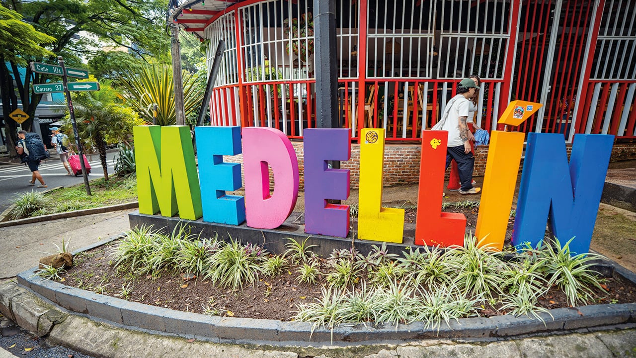 Parque Lleras en la ciudad de Medellín.