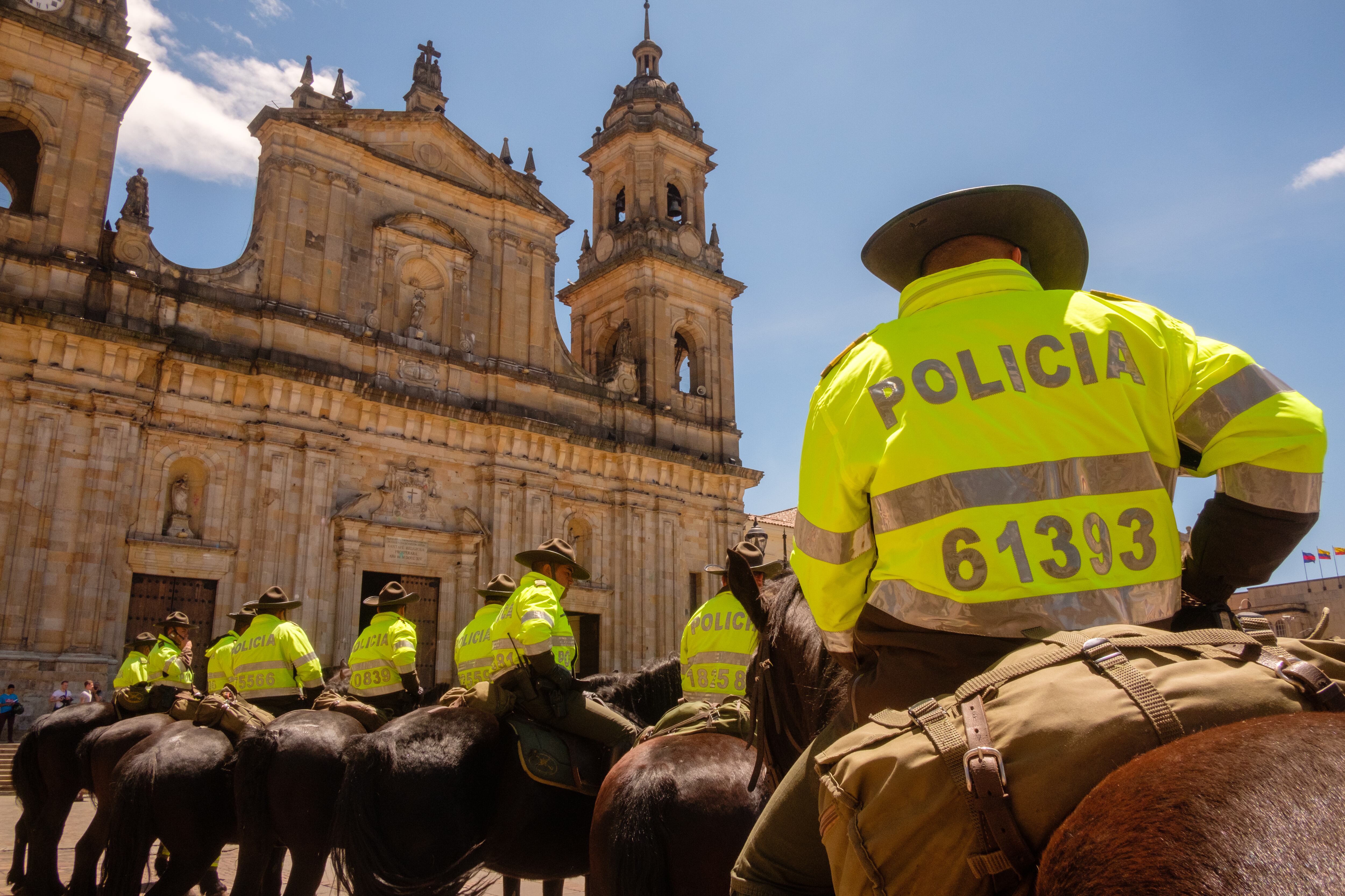 La desarticulación de los carteles del narcotráfico y el fortalecimiento de la fuerza pública y de la inteligencia jugaron un papel en el retorno de la seguridad.