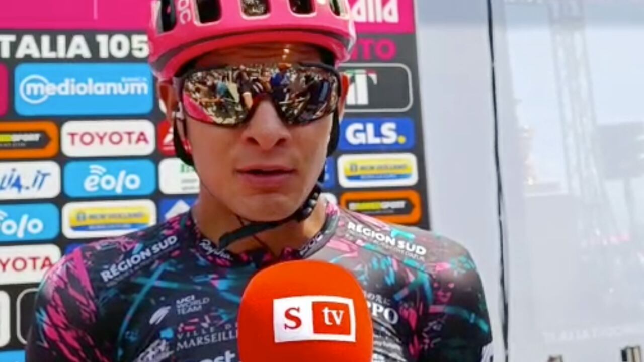 Diego Camargo, corredor del Education First previo al inicio de la etapa 8 en Nápoles - Foto: Video SEMANA