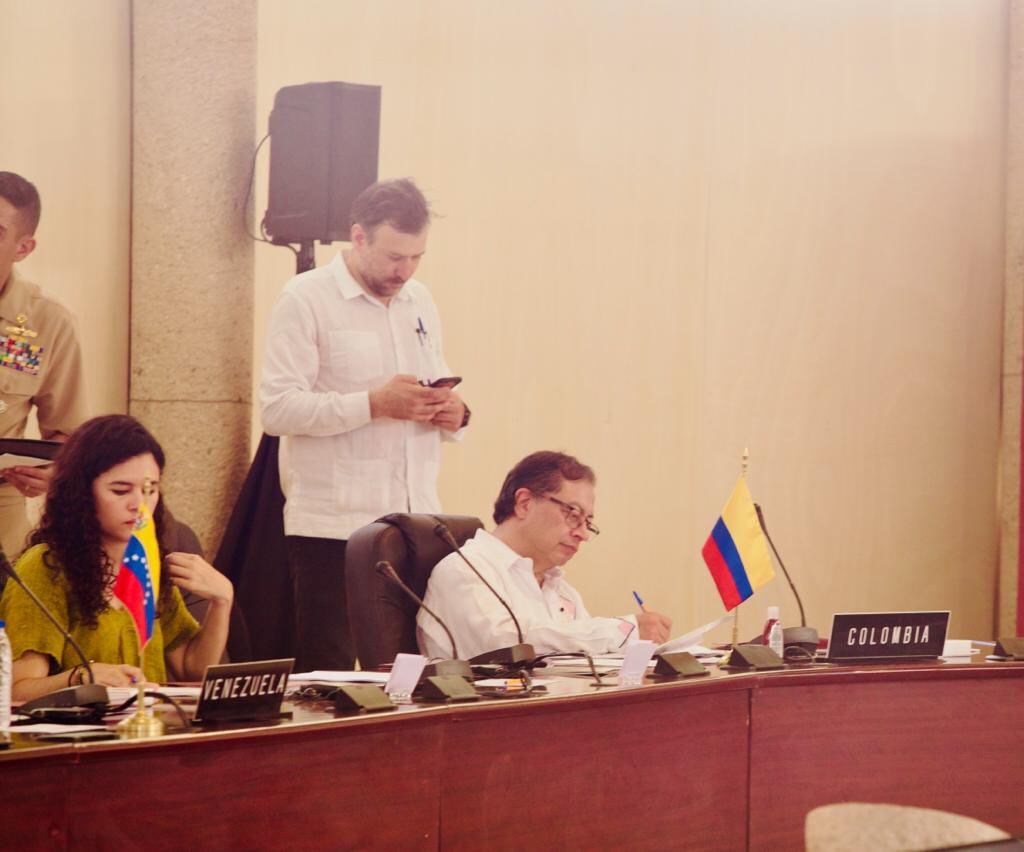 El presidente Gustavo Petro participando durante el encuentro en México.