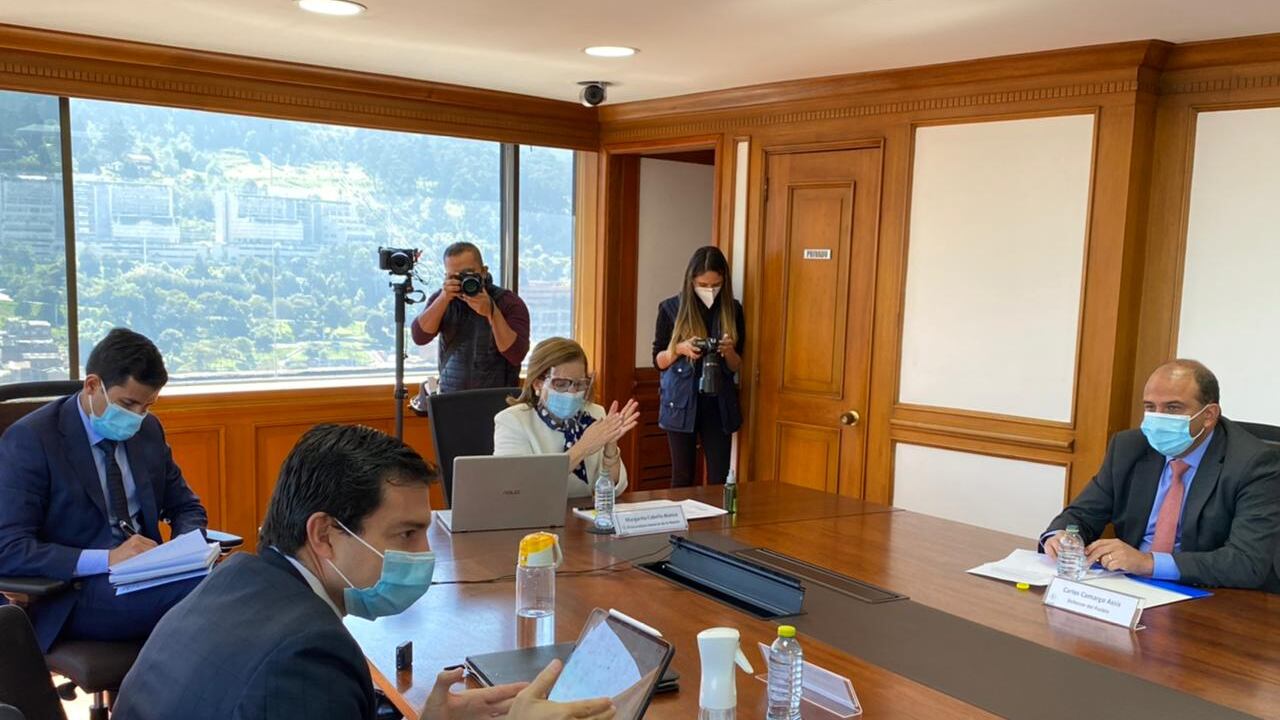 Mesa vigilancia vacuna