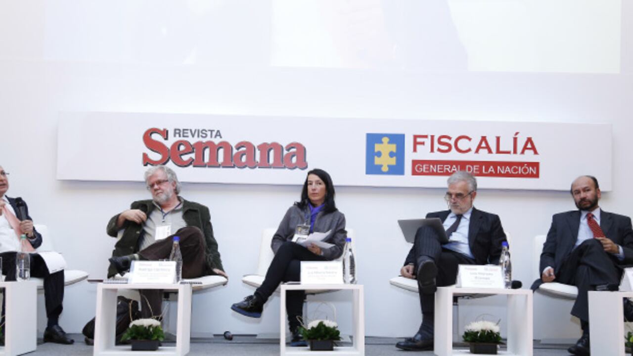 Eduardo Montealegre Lynett, fiscal general de la Nación; Rodrigo Uprimny, director de DeJusticia; Luz María Sierra, editora general de SEMANA; Luis Moreno Ocampo, exfiscal de la Corte Penal Internacional; Alfredo Rangel, senador.