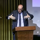 El exjefe paramilitar Carlos Mario Jiménez, alias Macaco, participó hoy junto al canciller Alvaro Leyva de un encuentro por la verdad para la no repetición en el Centro de Memoria Paz y Reconciliación.