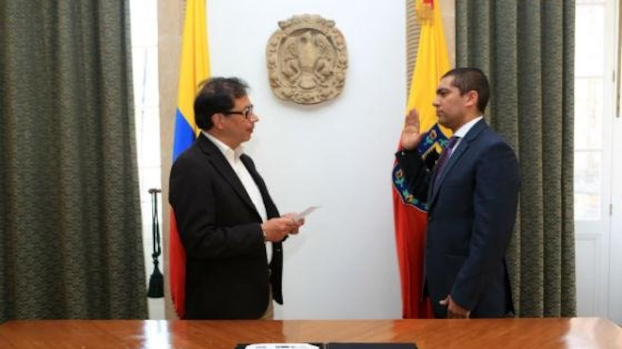 Camilo Gómez, candidato al Senado por el Partido de la U, fue director del Ipes durante la administración Petro en la Alcaldía de Bogotá. Ahora aparece como supuesto enlace de Papá Pitufo, el zar del contrabando.