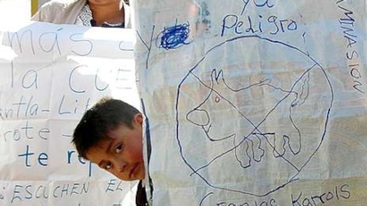 Manifestación del 4 de abril de 2009, en la que los habitantes de La Gloria protestaron en contra de la presencia de granjas industriales de cerdos.