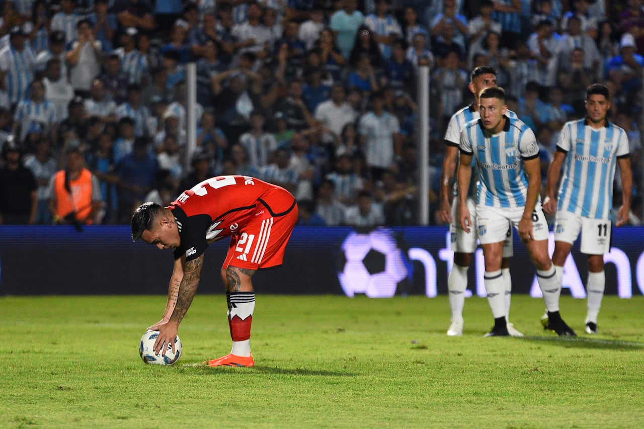 TUCUMAN, ARGENTINA - FEBRUARY 14: Esequiel Barco of River Plate prepares to take a penalty kick during a Copa de la Liga 2024 Group A match between Atletico Tucuman and River Plate on February 14, 2024 at Estadio Monumental Jose Fierro in Tucuman, Argentina. (Photo by Joaquín Camiletti/Getty Images)