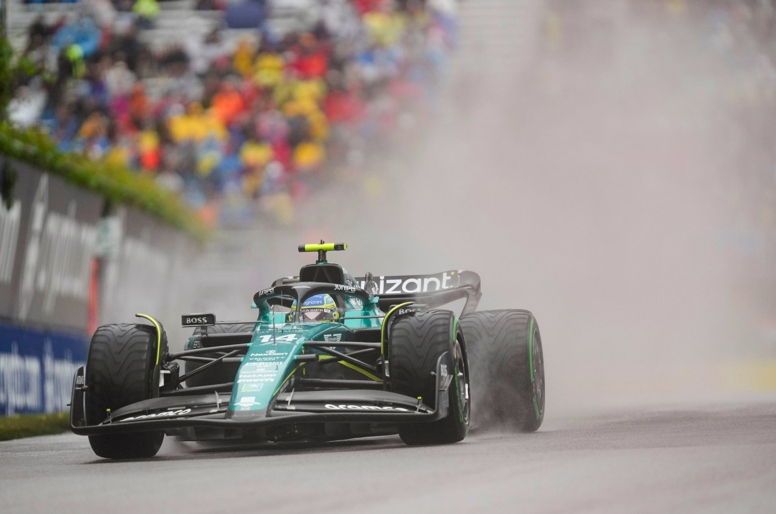 El piloto de Aston Martin, Fernando Alonso, de España, conduce durante la tercera sesión de práctica para el Gran Premio de Canadá de Fórmula Uno, el sábado 17 de junio de 2023 en Montreal. (Christinne Muschi/The Canadian Press vía AP)