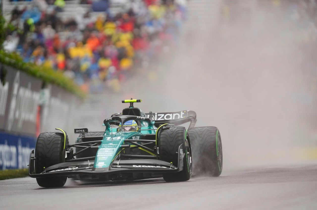 El piloto de Aston Martin, Fernando Alonso, de España, conduce durante la tercera sesión de práctica para el Gran Premio de Canadá de Fórmula Uno, el sábado 17 de junio de 2023 en Montreal. (Christinne Muschi/The Canadian Press vía AP)