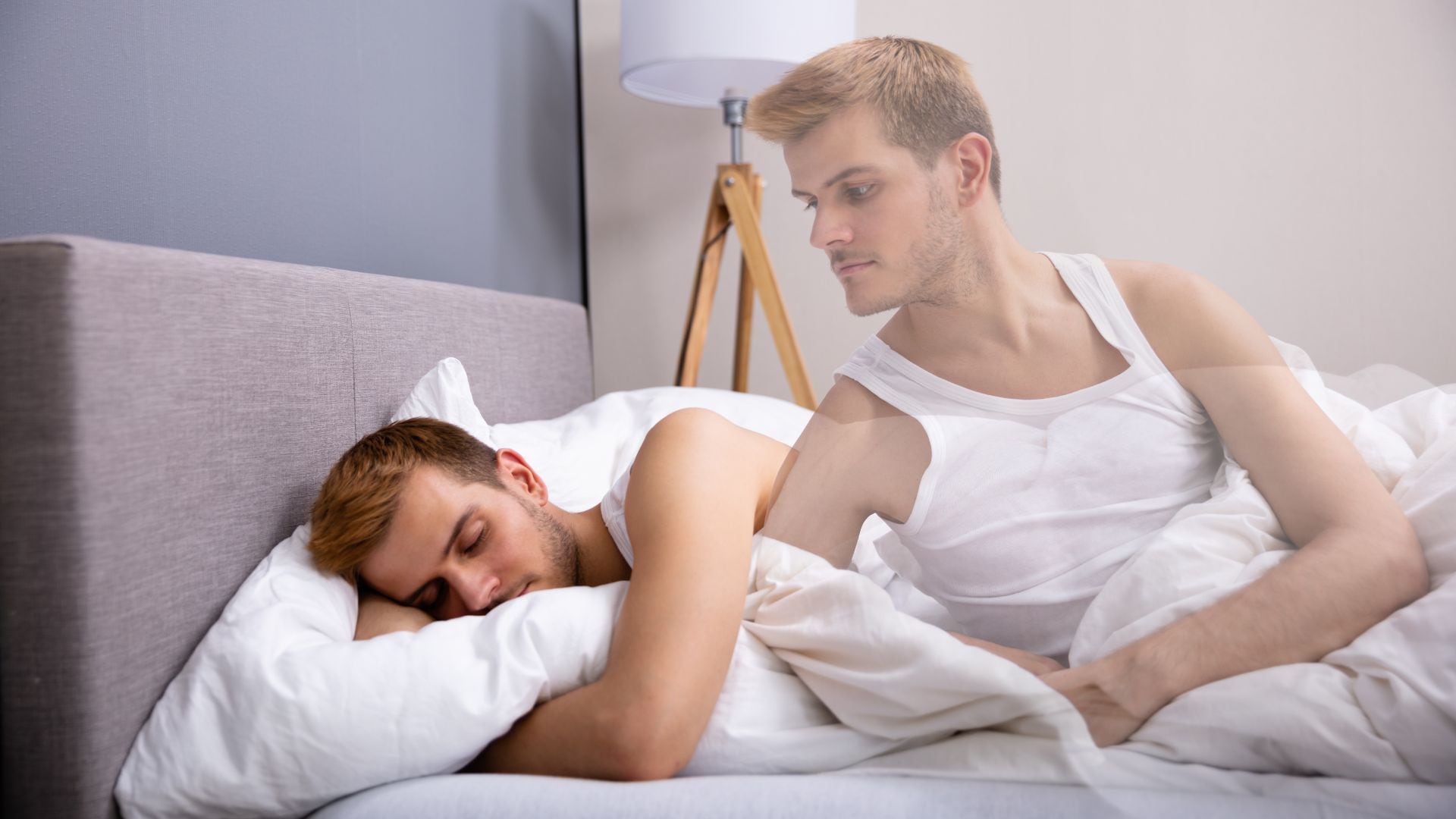 Durante un episodio, el individuo puede abrir los ojos, percibir el entorno e incluso escuchar sonidos.