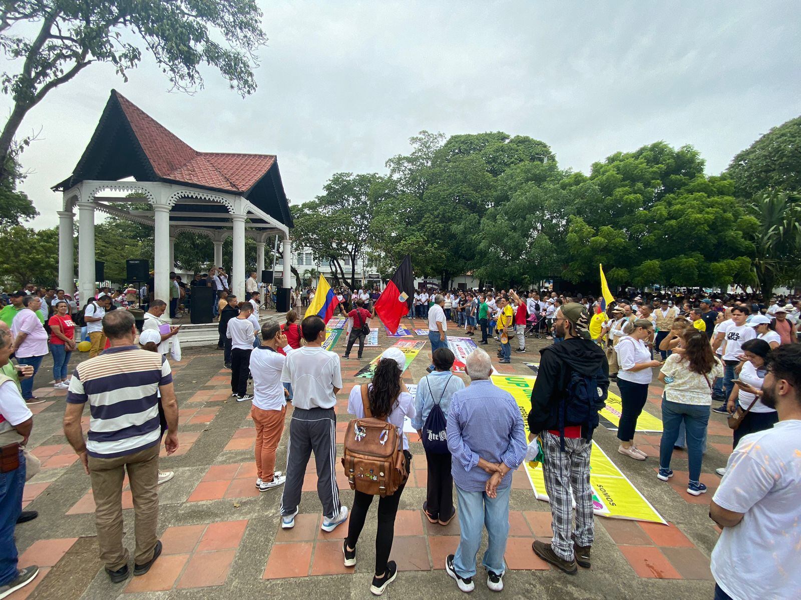 Gremios sindicales, estudiantes, docentes y ciudadanos en general participan de la jornada.