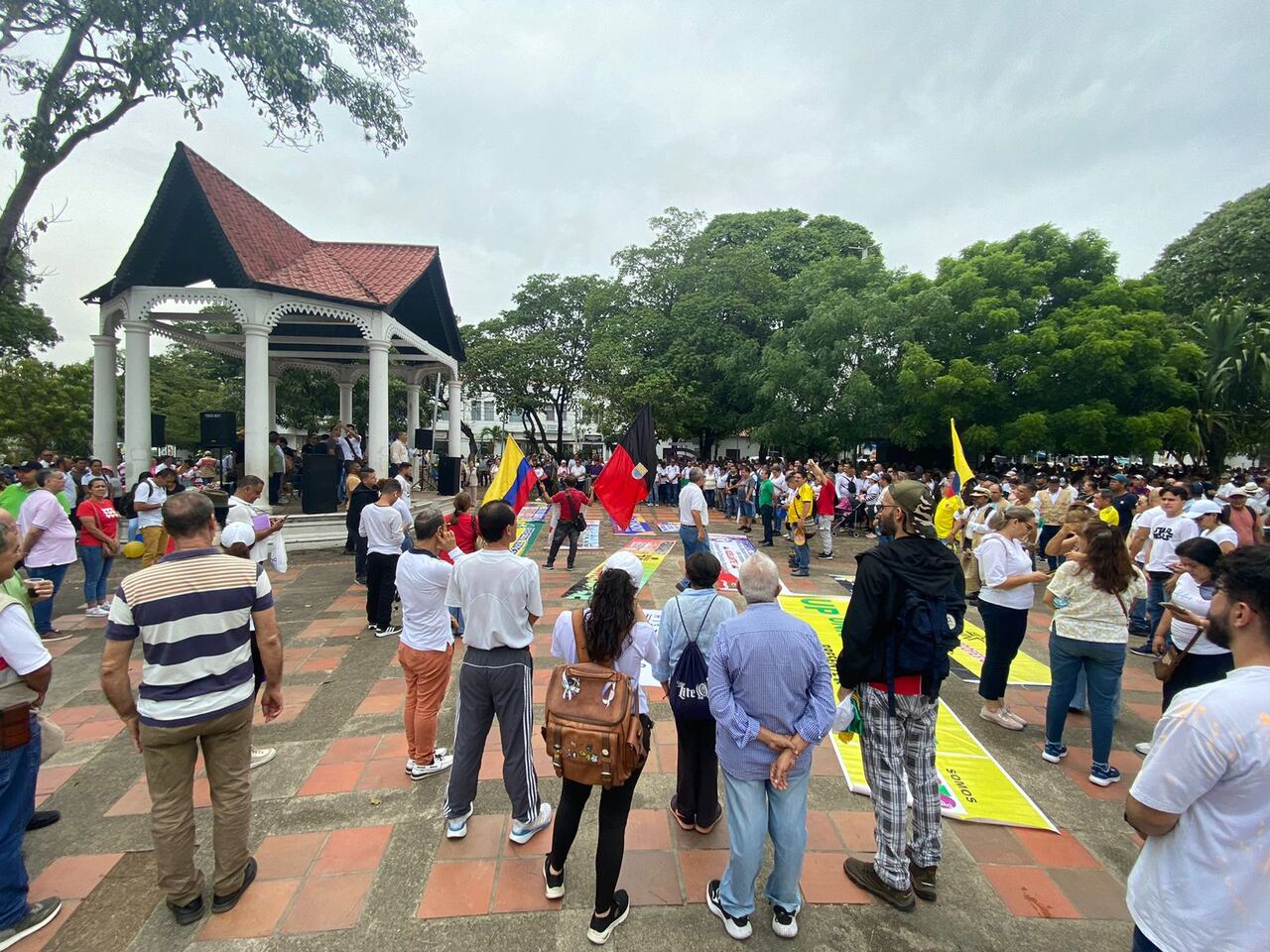 Gremios sindicales, estudiantes, docentes y ciudadanos en general participan de la jornada.