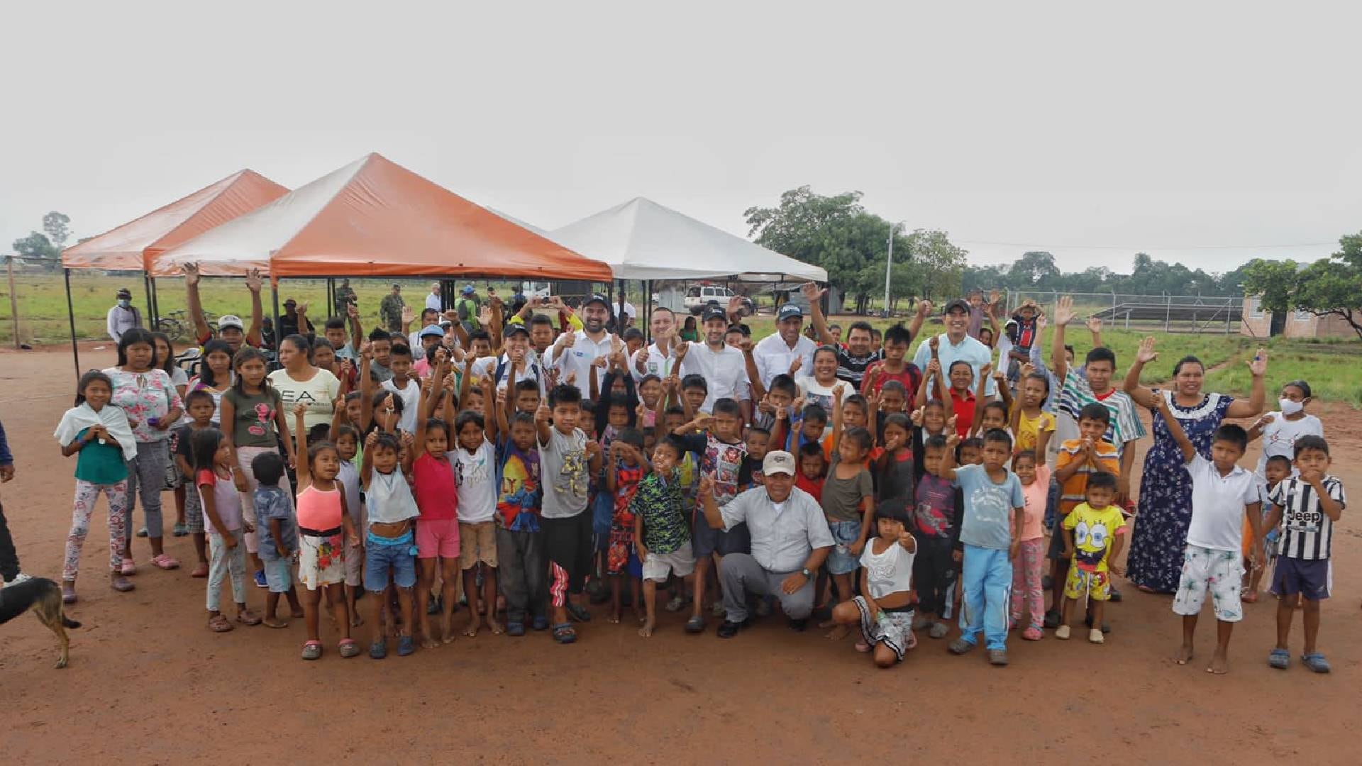 Se construyeron 94 sistemas de generación híbrida (paneles solares y plantas diésel) e instalaron 905 medidores prepago en las viviendas.