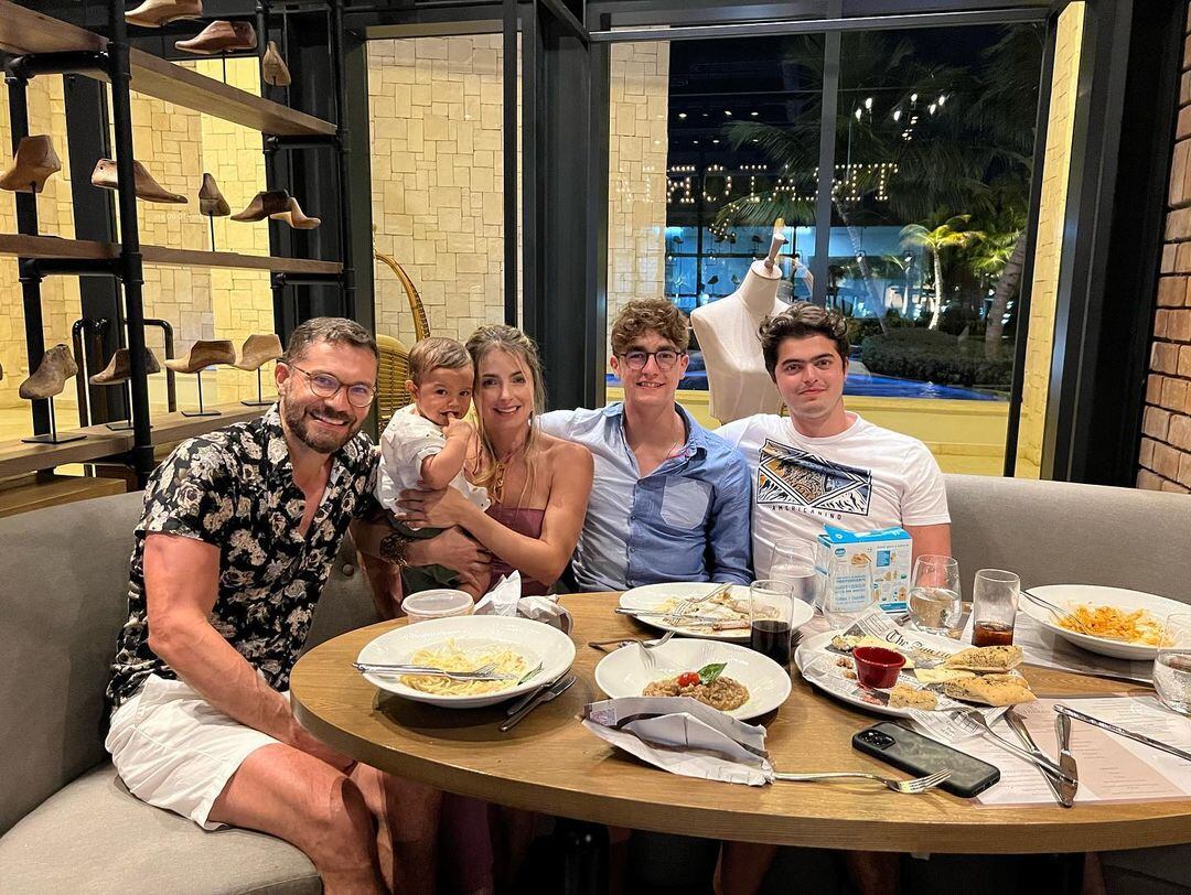 Josse Narváez y Cristina Hurtado con su hijo Mateo