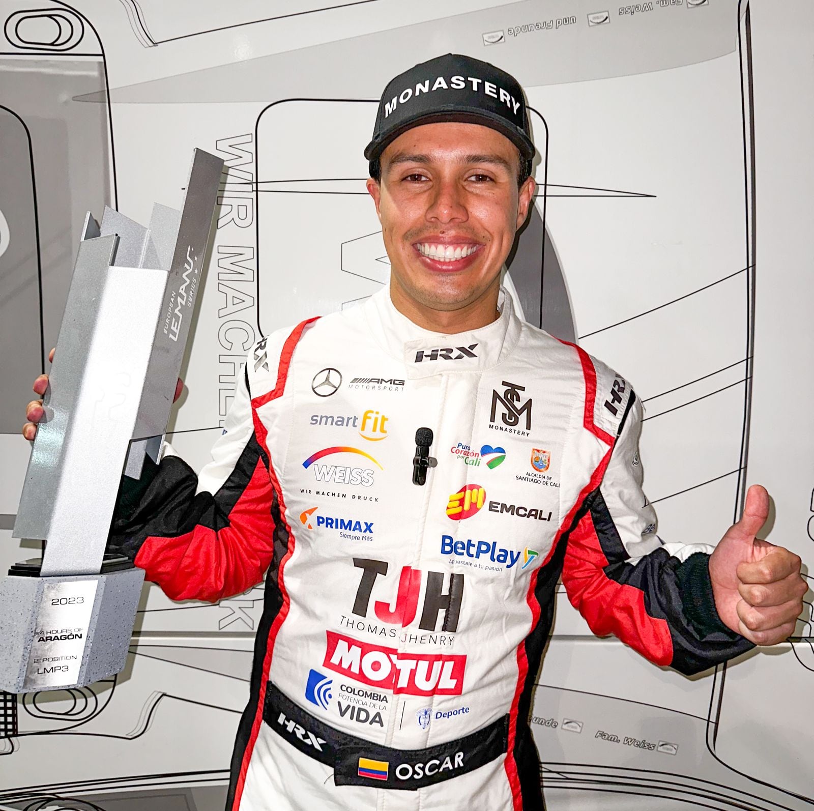 El colombiano logró la remontada para su equipo en la parte final de la carrera.