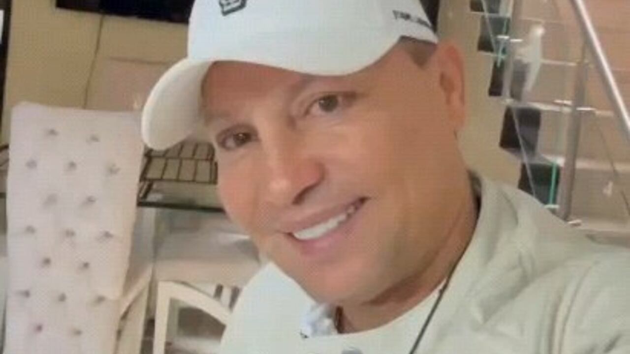 Al cantante de música popular lo enojó situación con tema de su hijo.