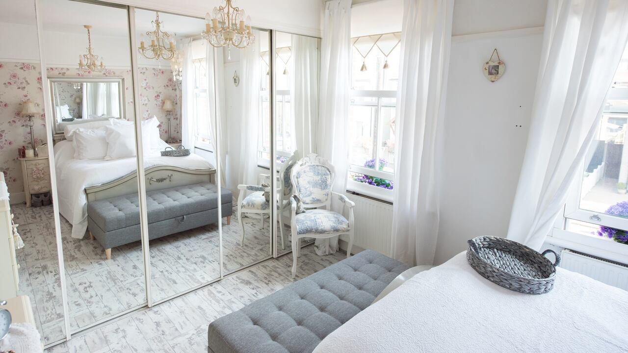 Los espejos son elementos clave en el Feng Shui para controlar las energías.