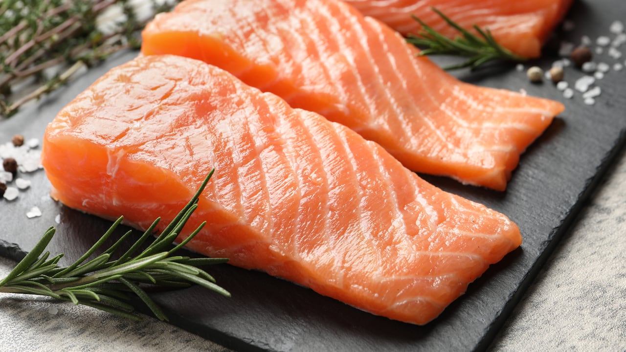 El salmón es uno de los pescados más saludables.