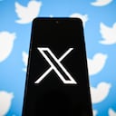 POLAND - 2023/07/25: In this photo illustration, a New twitter Logo X is displayed on a smartphone with the old twitter logo in the background. (Photo Illustration by Omar Marques/SOPA Images/LightRocket via Getty Images)