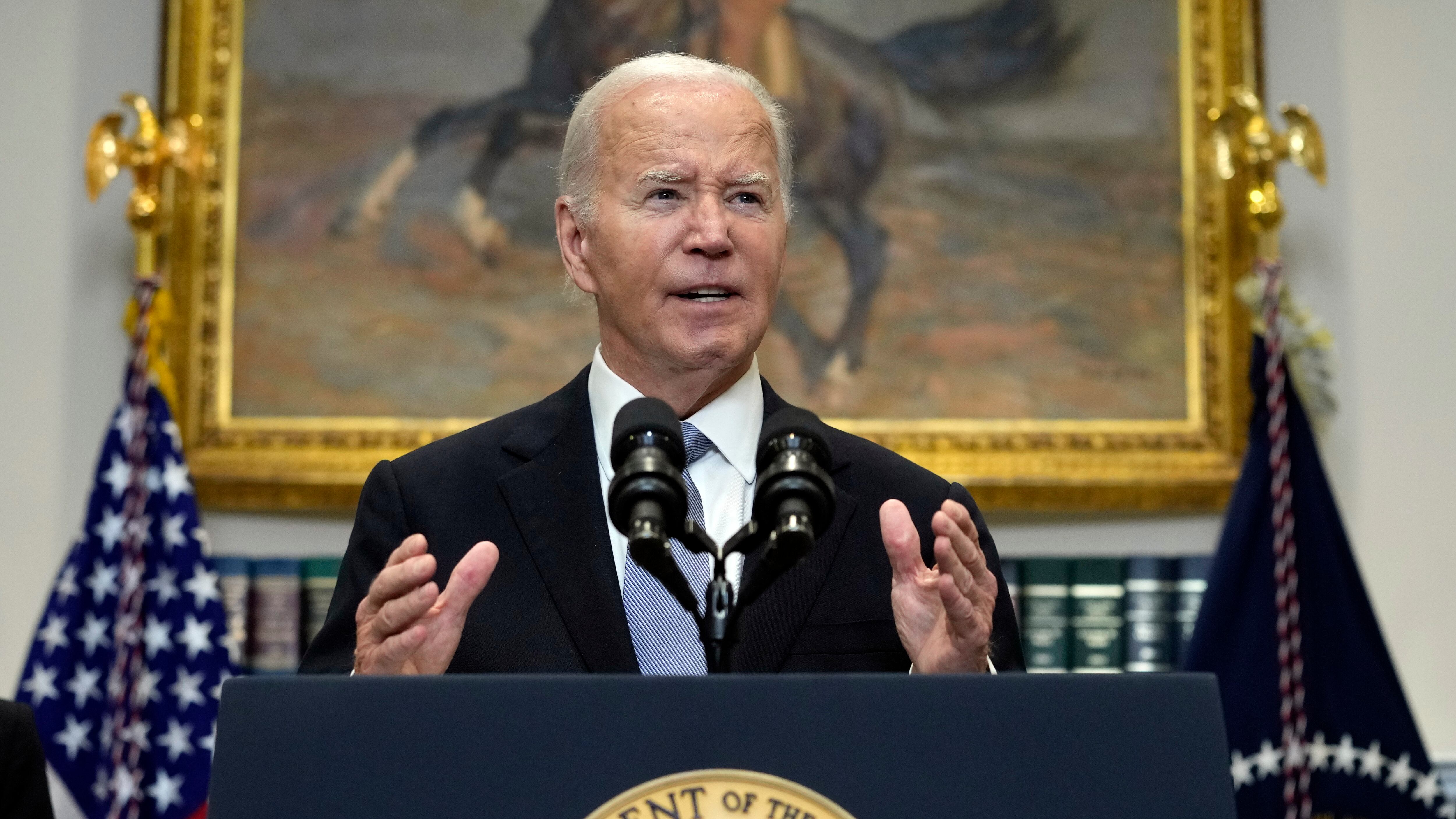 El presidente Joe Biden habla desde la Sala Roosevelt de la Casa Blanca en Washington, el domingo 14 de julio de 2024, sobre el aparente intento de asesinato del expresidente Donald Trump en un mitin de campaña en Pensilvania. (Foto AP/Susan Walsh)