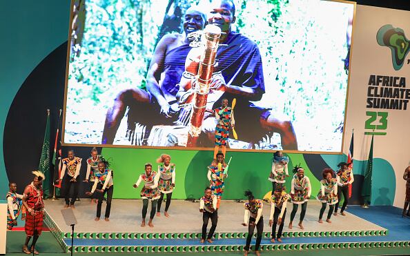 A escala mundial, los países ricos aún no han cumplido su compromiso de proporcionar 100.000 millones de dólares por año para el financiamiento climático de los países más pobres.