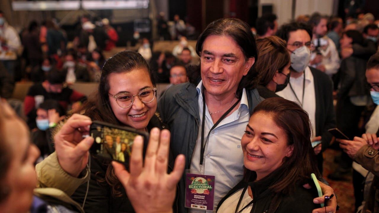 Sede de campaña de Gustavo Petro celebrando la victoria del Pacto histórico
