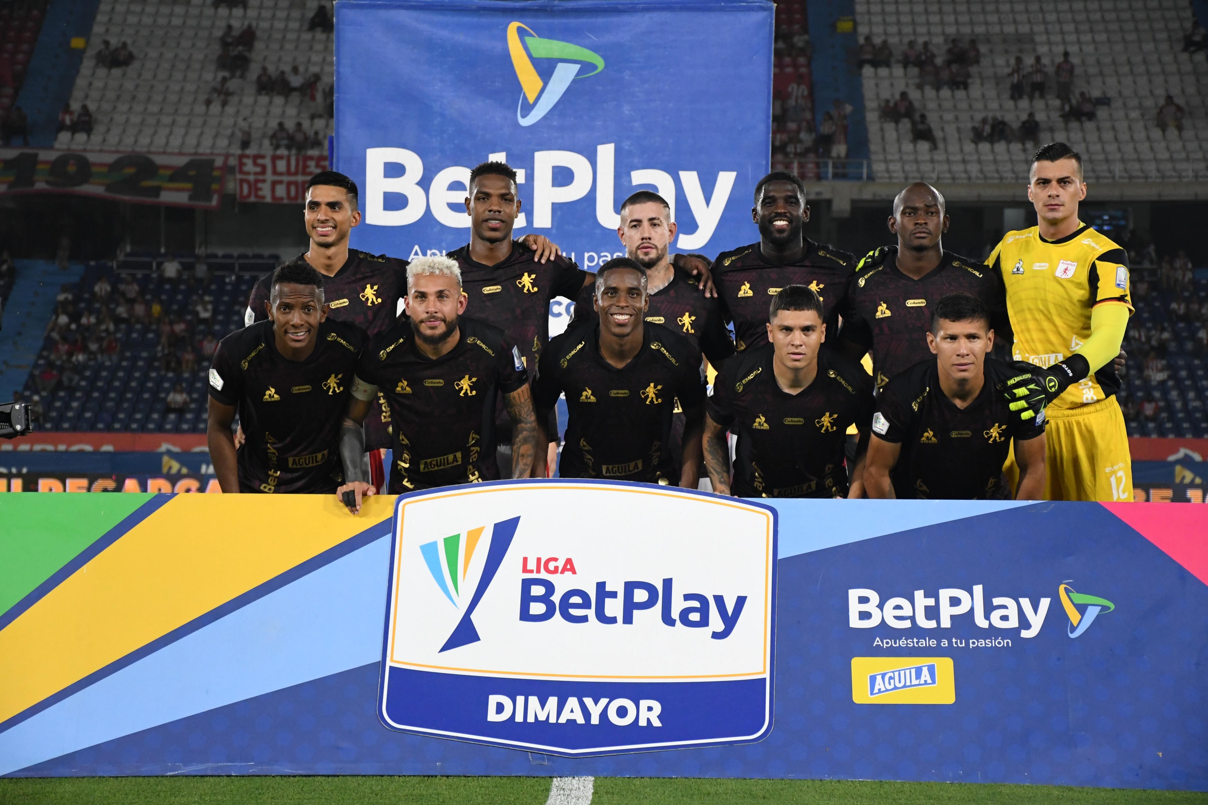 Titular de América de Cali que venció a Junior, en Barranquilla, por la quinta fecha del grupo A en cuadrangulares de Liga BetPlay 2025-l (Juan Fernando Quintero abajo, segundo de derecha a izquierda).