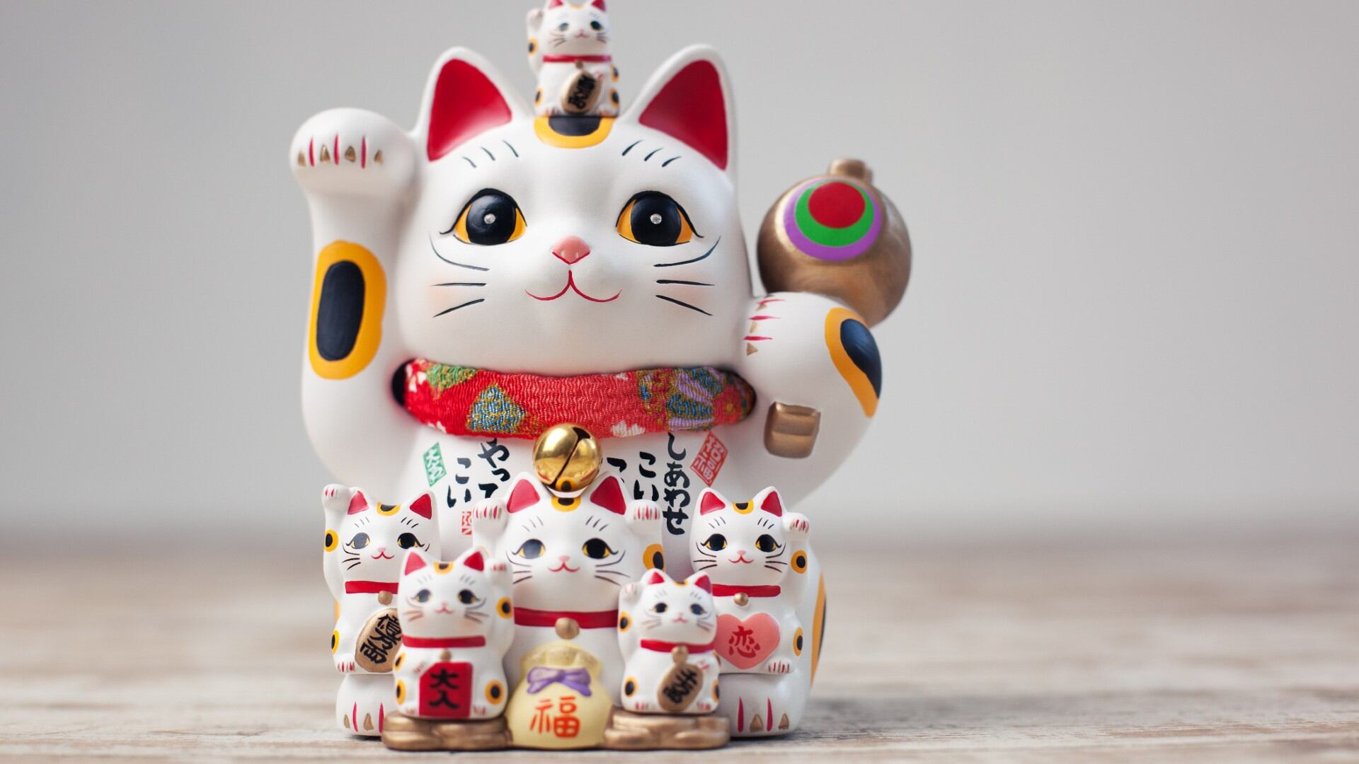 Las dos patas levantadas también tiene un significado.