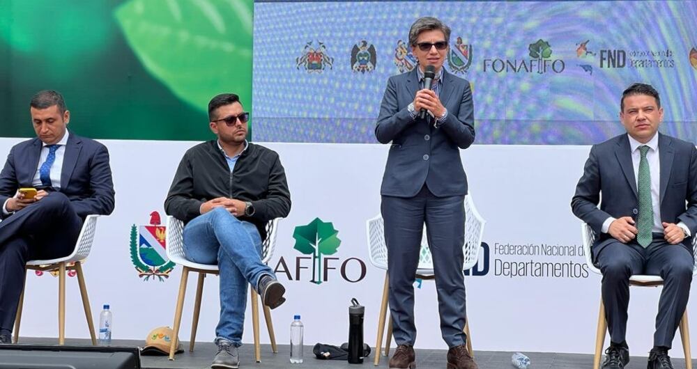 La alcaldesa Claudia López y los gobernadores de Cundinamarca, Huila, Tolima, Meta y Boyacá participaron del conversatorio, denominado ‘Recurso Hídrico y Cambio Climático.