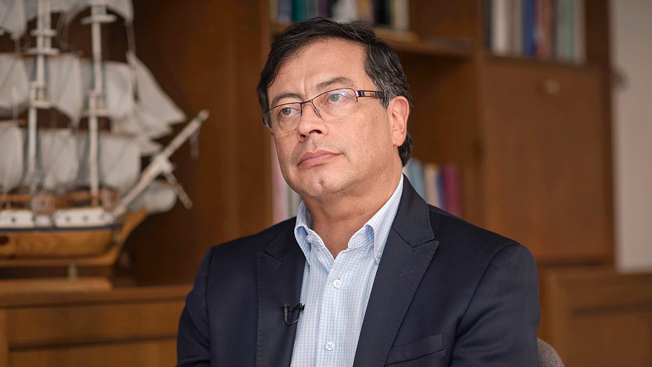 A través de Twitter, Petro manifestó su rechazo por los hechos.