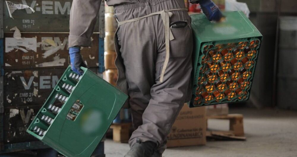 Destrucción de licor adulterado y de contrabando