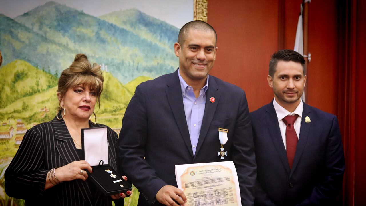 Es uno de los concejales colombianos que ha ayudado a muchos colombianos en EE. UU.