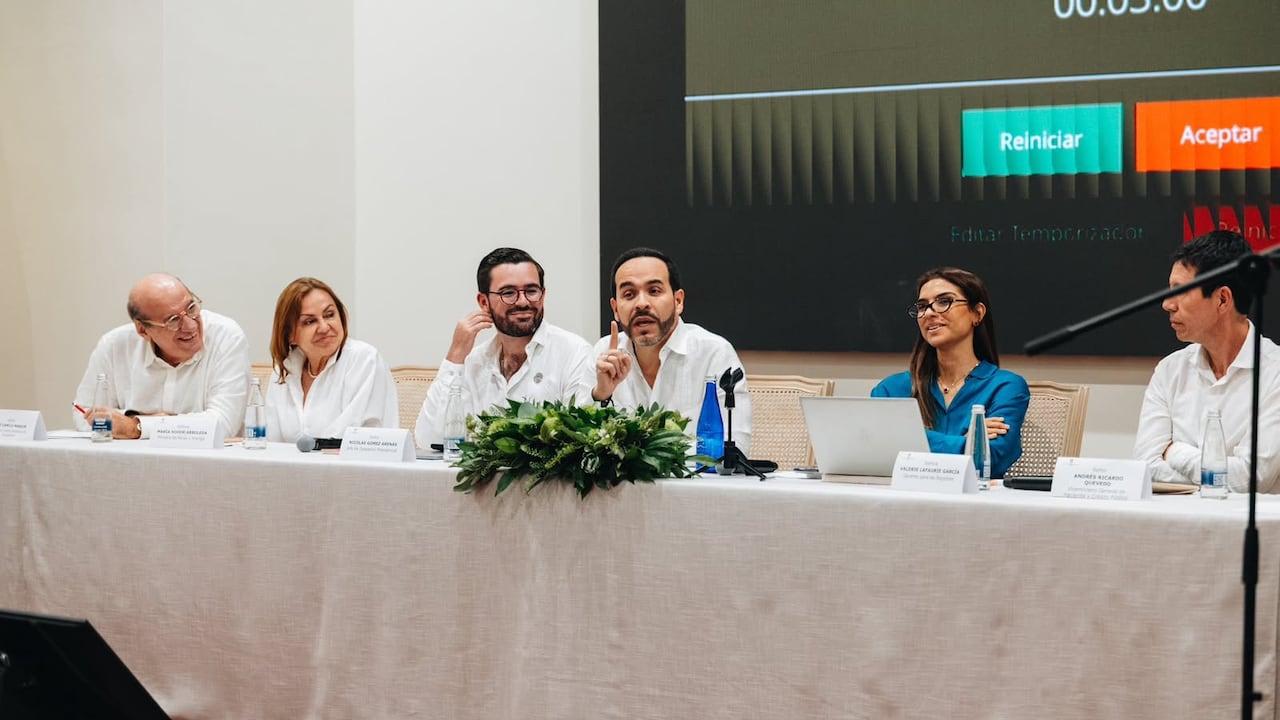 Abelardo De La Espriella se reúne con alcaldes y gobernadores.