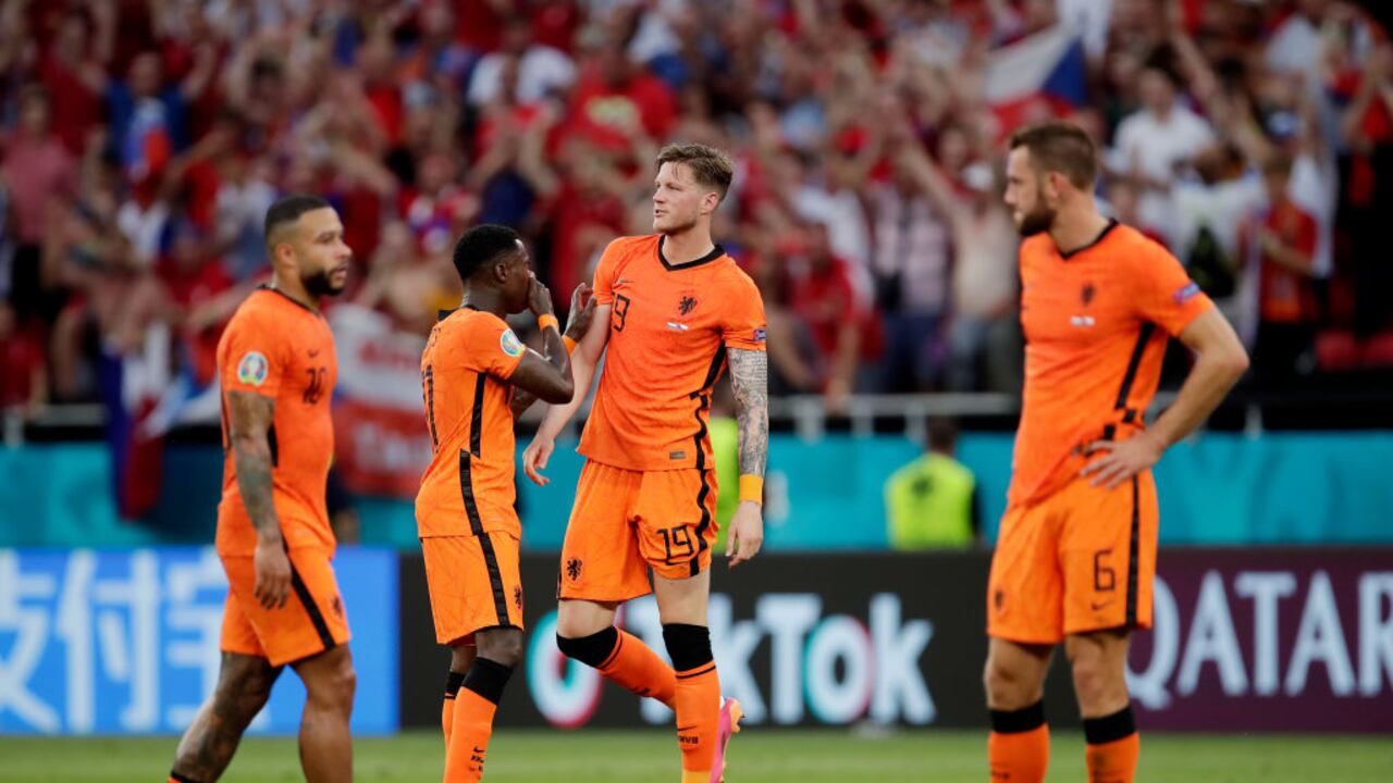 Quincy Promes y sus compañeros de la Selección de Países Bajos.