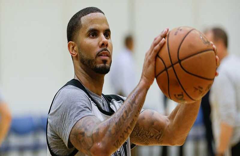 El torneo de la Asociación Nacional de Baloncesto (en inglés NBA) varios equipos comienzan sus entrenamientos. Orlando Magic's D.J. Augustin es uno de los que se adelanta a las fechas deportivas.