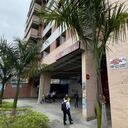 Habitantes de edificio en Medellín con orden de evacuación se niegan a salir de sus viviendas; denuncian irregularidades en el proceso.
