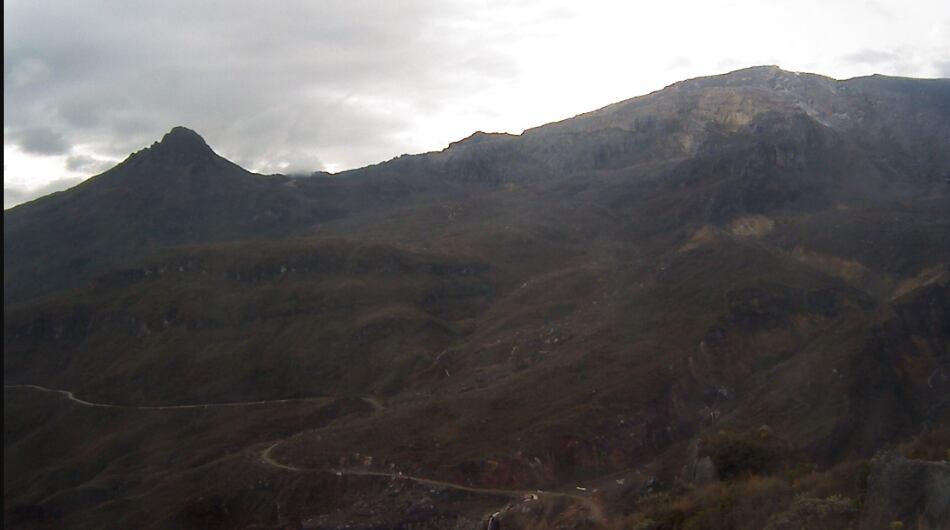Panorámica del volcán Nevado del Ruiz desde el Cañón de Azufrado.