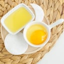 Conocida por sus propiedades rejuvenecedoras, la crema casera con clara de huevo ofrece una solución natural para reafirmar y aclarar la piel de manera efectiva.