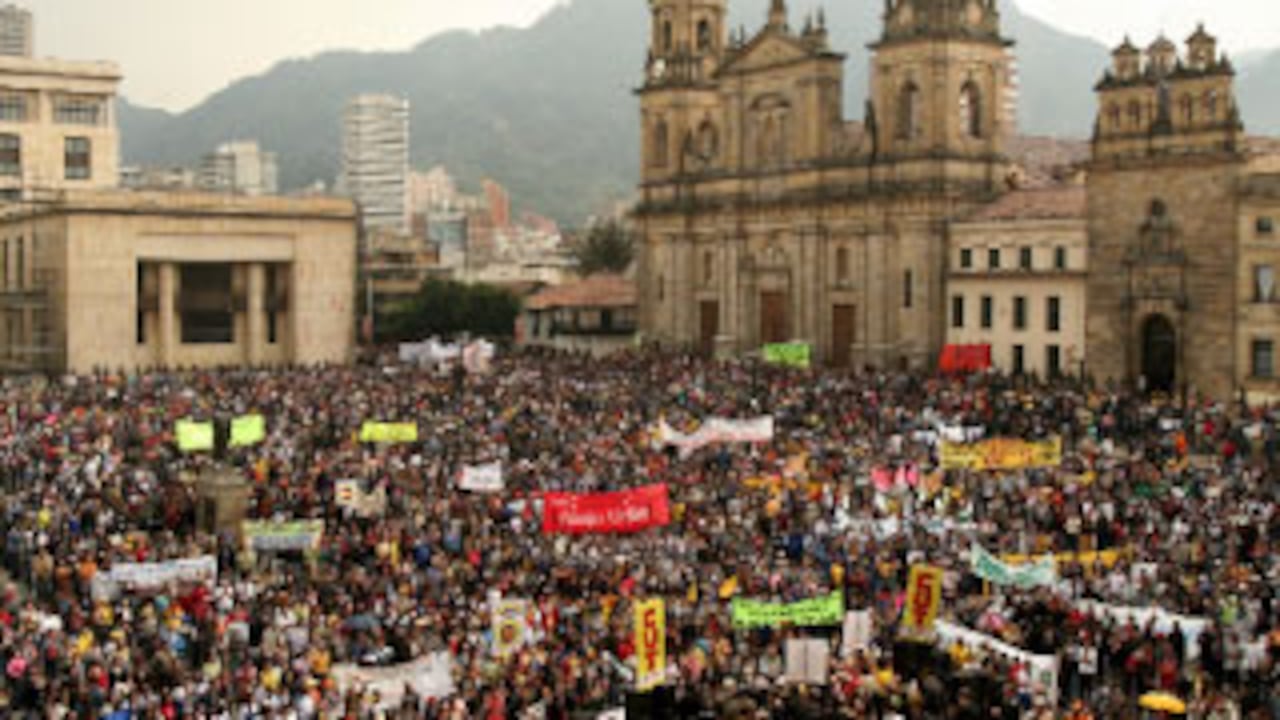 A pesar de haber sido golpeada por varias políticas desde el gobierno Pastrana, la Federación Colombiana de Educadores demostró que su poder para frenar la educación pública y sacar a los maestros y estudiantes a las calles sigue siendo una poderosa arma para obtener sus objetivos políticos