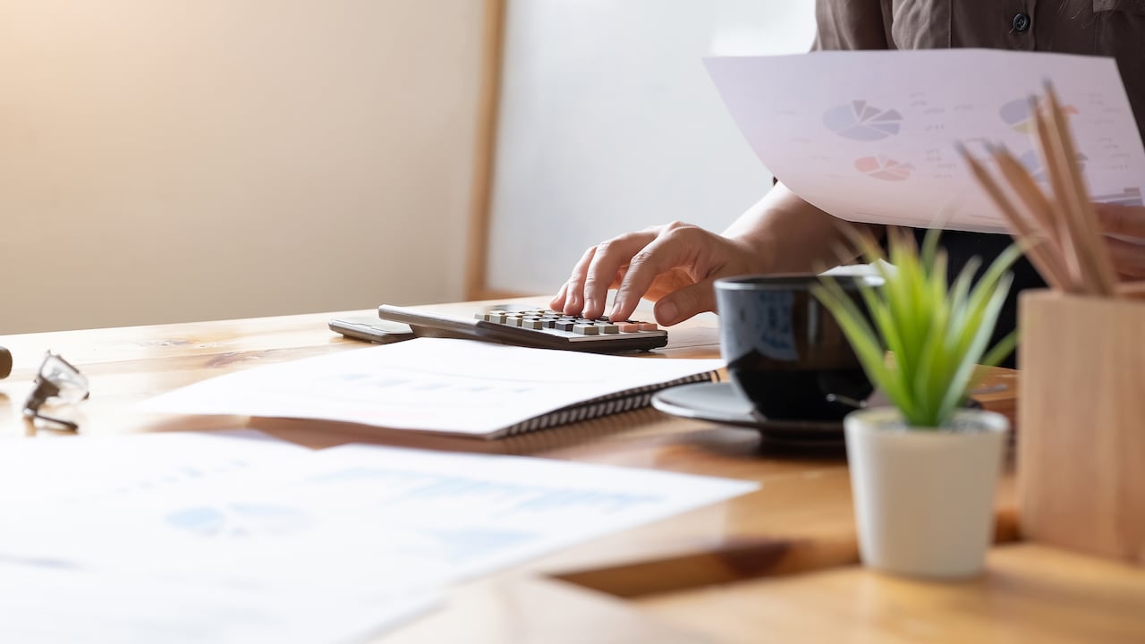 la Secretaría de Hacienda tiene la obligación de enviar a la Contaduría General el listado de los contribuyentes que registren deudas