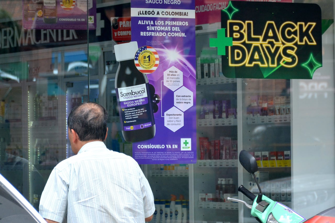 El comercio en Cali, se prepara para fin de semana de descuentos con el Black friday. 26 de noviembre de 2024. Foto Jorge Orozco / El País.