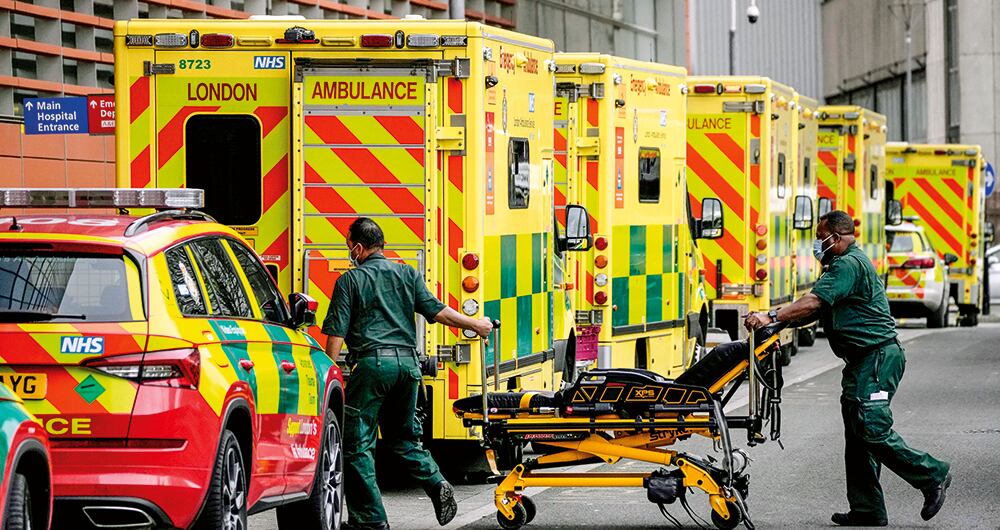 Gran Bretaña. Más de 39.000 miembros del personal hospitalario se ausentaron por cuarentenas por covid-19, un aumento del 59 por ciento respecto a la semana precedente. El Gobierno desplegó 200 militares para apoyar estos servicios.