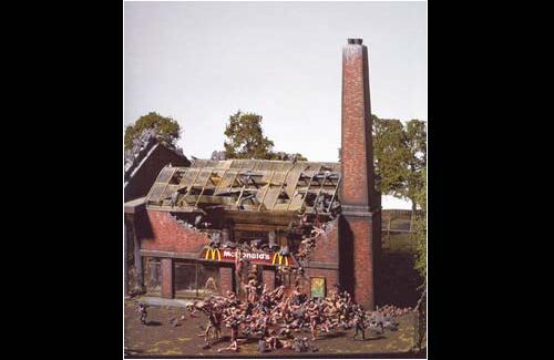 Los hermanos Chapman (Dinos y Jake) centran su trabajo en el horror, la muerte, la desesperación. Fases o estados a los cuales todos acudimos de una u otra manera. Imagen: "Arbeit McFries" (2001).