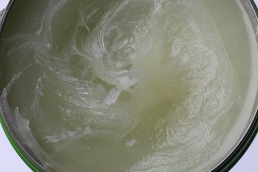 Los efectos que tiene la vaselina en los labios.